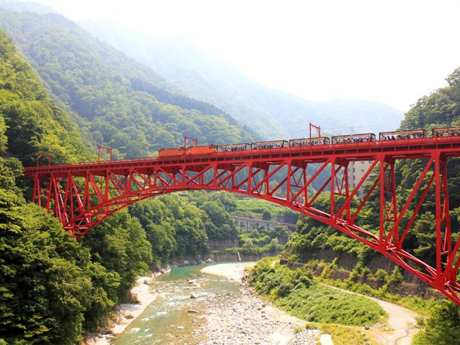 黒部峡谷トロッコ電車