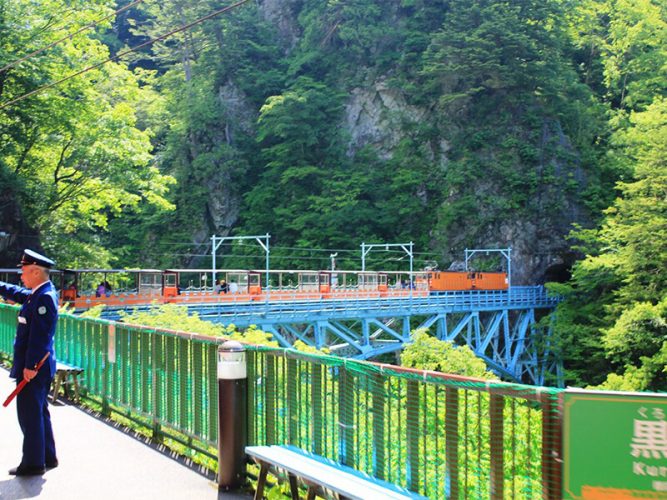 黒部峡谷トロッコ電車