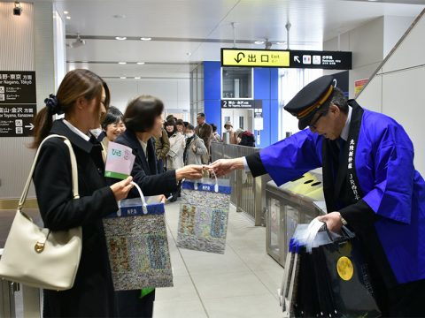 にいかわどっとこいPRバッグ配布