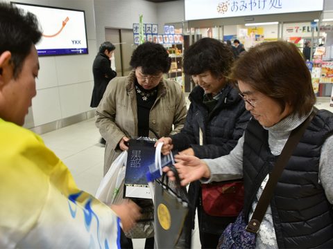 にいかわどっとこいPRバッグ配布