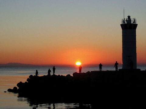 生地に沈む夕日