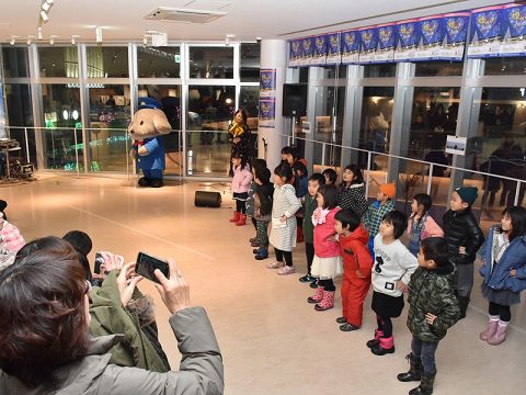 Tomomiさんと若栗保育所の年長さんによる記念ライブ