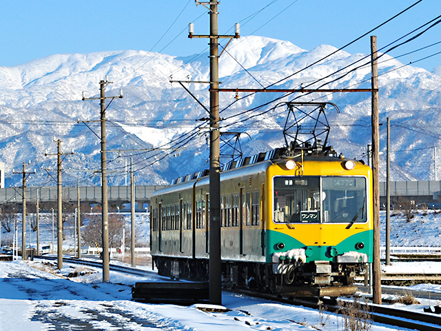 富山地方鉄道　かぼちゃ電車