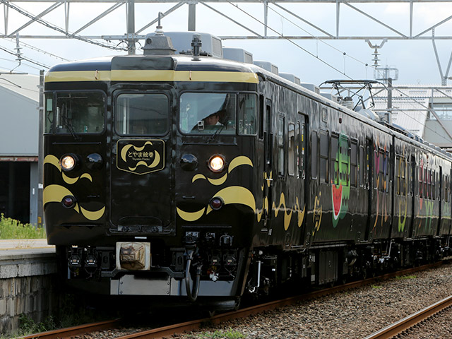 あいの風とやま鉄道電車