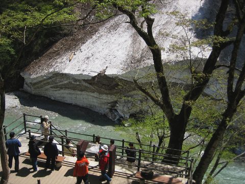 黒部峡谷　万年雪