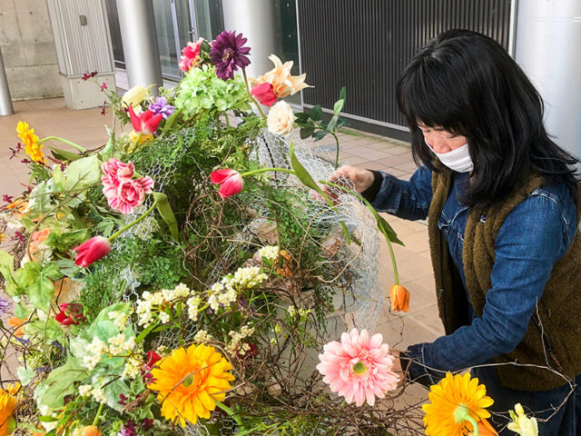 北陸新幹線開業6周年企画のフラワーアレンジメント