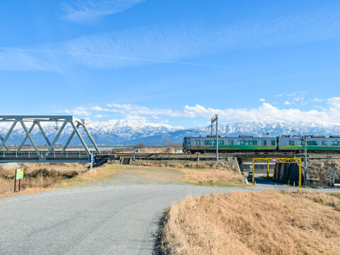 下黒部橋から見るあいの風とやま鉄道